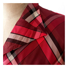 Laden Sie das Bild in den Galerie-Viewer, 1940s - Stunning Burgundy Plaid Satin Dress - W28 (72cm)