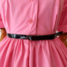 Charger l'image dans la galerie, 1950s - PRINTEMPS, Paris - Adorable Deadstock Pink Cotton Dress - W26 (66cm)