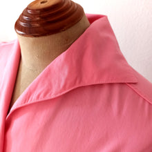 Charger l'image dans la galerie, 1950s - PRINTEMPS, Paris - Adorable Deadstock Pink Cotton Dress - W26 (66cm)