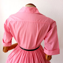 Charger l'image dans la galerie, 1950s - PRINTEMPS, Paris - Adorable Deadstock Pink Cotton Dress - W26 (66cm)