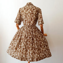 Charger l'image dans la galerie, 1950s - Stunning Autumn Leaves Dress - W28 (72cm)