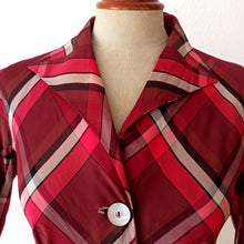 Laden Sie das Bild in den Galerie-Viewer, 1940s - Stunning Burgundy Plaid Satin Dress - W28 (72cm)