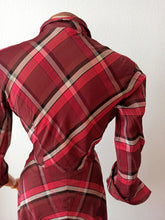 Laden Sie das Bild in den Galerie-Viewer, 1940s - Stunning Burgundy Plaid Satin Dress - W28 (72cm)