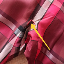Laden Sie das Bild in den Galerie-Viewer, 1940s - Stunning Burgundy Plaid Satin Dress - W28 (72cm)