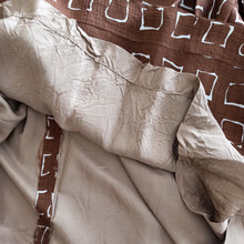 Charger l'image dans la galerie, 1950s - Gorgeous Brown Abstract Rayon Dress - W25/26 (64/66cm)