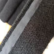 Laden Sie das Bild in den Galerie-Viewer, 1940s 1950s - Superb Black Accordion Wool Cape