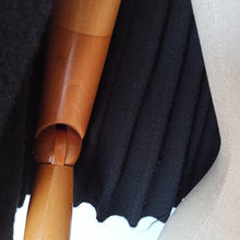 Laden Sie das Bild in den Galerie-Viewer, 1940s 1950s - Superb Black Accordion Wool Cape