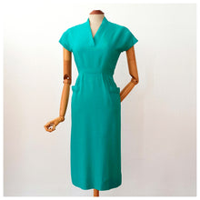 Charger l'image dans la galerie, 1950s - Stunning Green Rayon Dress - W24.5 (62cm)