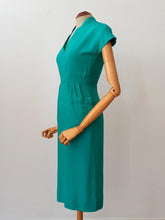Charger l'image dans la galerie, 1950s - Stunning Green Rayon Dress - W24.5 (62cm)