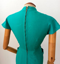 Charger l'image dans la galerie, 1950s - Stunning Green Rayon Dress - W24.5 (62cm)