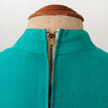 Charger l'image dans la galerie, 1950s - Stunning Green Rayon Dress - W24.5 (62cm)