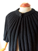 Laden Sie das Bild in den Galerie-Viewer, 1940s 1950s - Superb Black Accordion Wool Cape