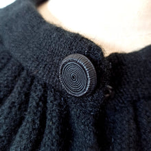 Laden Sie das Bild in den Galerie-Viewer, 1940s 1950s - Superb Black Accordion Wool Cape