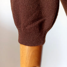 Cargar imagen en el visor de la galería, 1950s - BRYANT, Scotland - Brown Pure Cashmere Jumper