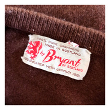 Cargar imagen en el visor de la galería, 1950s - BRYANT, Scotland - Brown Pure Cashmere Jumper
