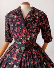 Charger l'image dans la galerie, 1950s - Stunning Black Roseprint Dress - W28 (72cm)