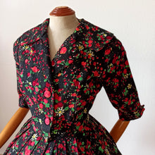 Charger l'image dans la galerie, 1950s - Stunning Black Roseprint Dress - W28 (72cm)