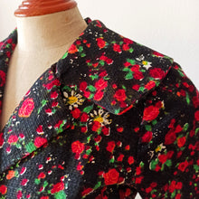 Charger l'image dans la galerie, 1950s - Stunning Black Roseprint Dress - W28 (72cm)