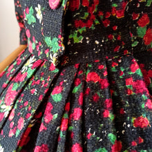 Charger l'image dans la galerie, 1950s - Stunning Black Roseprint Dress - W28 (72cm)