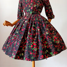 Charger l'image dans la galerie, 1950s - Stunning Black Roseprint Dress - W28 (72cm)