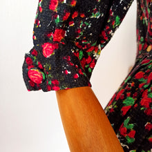 Charger l'image dans la galerie, 1950s - Stunning Black Roseprint Dress - W28 (72cm)