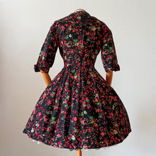 Charger l'image dans la galerie, 1950s - Stunning Black Roseprint Dress - W28 (72cm)