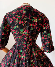 Charger l'image dans la galerie, 1950s - Stunning Black Roseprint Dress - W28 (72cm)