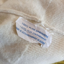 Charger l'image dans la galerie, 1950s 1960s - JEAN PATOU, Paris & BARRIE, Scotland - Pure Cashmere Sweater