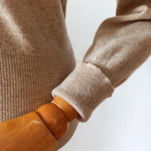 Charger l'image dans la galerie, 1950s - BALLANTYNE, Scotland - Gorgeous Pure Cashmere Cardigan