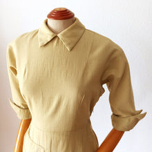 Carica l'immagine nel visualizzatore di Gallery, 1940s - Stunning Pale Yellow Soft Wool Dress - W28 (72cm)