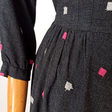 Cargar imagen en el visor de la galería, 1940s - GIRLY, USA - Spectacular Gab Wool Dress - W29 (74cm)