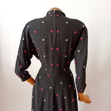 Cargar imagen en el visor de la galería, 1940s - GIRLY, USA - Spectacular Gab Wool Dress - W29 (74cm)