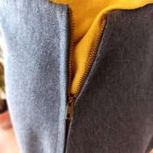 Cargar imagen en el visor de la galería, 1940s - Fabulous Slate Blue Wool Suit - W29 (74cm)