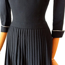 Charger l'image dans la galerie, 1940s 1950s - Superb Black Gabardine Accordion Skirt Dress - W29 (74cm)