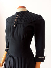 Charger l'image dans la galerie, 1940s 1950s - Superb Black Gabardine Accordion Skirt Dress - W29 (74cm)