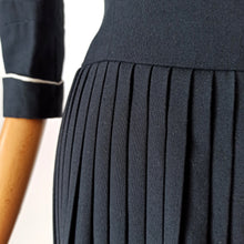 Charger l'image dans la galerie, 1940s 1950s - Superb Black Gabardine Accordion Skirt Dress - W29 (74cm)