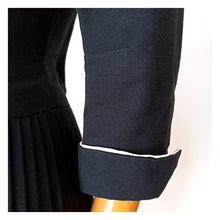 Charger l'image dans la galerie, 1940s 1950s - Superb Black Gabardine Accordion Skirt Dress - W29 (74cm)