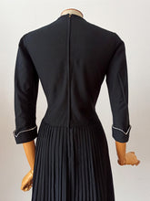 Charger l'image dans la galerie, 1940s 1950s - Superb Black Gabardine Accordion Skirt Dress - W29 (74cm)