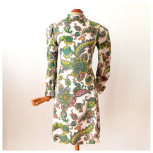 Charger l'image dans la galerie, 1960s - Stunning Psychedelic Satin Dress - W35 (86cm)