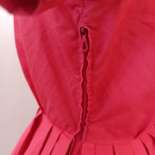 Charger l'image dans la galerie, 1950s 1960s - Adorable French Popeline Alsace Pink Dress - W26 (66cm)