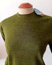 Charger l'image dans la galerie, 1950s 1960s - VICENTE, Barcelona - Deadstock Moss Green Sweater