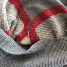 Charger l'image dans la galerie, 1940s 1950s - PRINGLE, Scotland - Fabulous Diamonds Cashmere Sweater