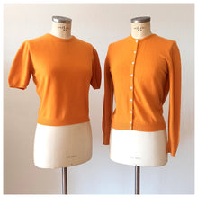 Cargar imagen en el visor de la galería, 1950s - BRAEMAR, Scotland - Precious Safety Orange Cashmere Twin Set