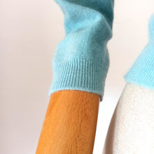 Charger l'image dans la galerie, 1950s - BARRIE, Scotland - Glamorous Turquoise Cashmere Sweater
