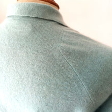 Charger l'image dans la galerie, 1950s - BARRIE, Scotland - Glamorous Turquoise Cashmere Sweater