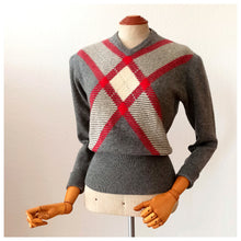 Charger l'image dans la galerie, 1940s 1950s - PRINGLE, Scotland - Fabulous Diamonds Cashmere Sweater