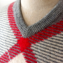 Charger l'image dans la galerie, 1940s 1950s - PRINGLE, Scotland - Fabulous Diamonds Cashmere Sweater