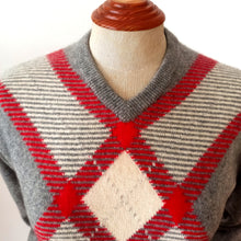 Charger l'image dans la galerie, 1940s 1950s - PRINGLE, Scotland - Fabulous Diamonds Cashmere Sweater