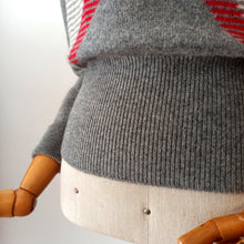Charger l'image dans la galerie, 1940s 1950s - PRINGLE, Scotland - Fabulous Diamonds Cashmere Sweater