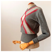 Charger l'image dans la galerie, 1940s 1950s - PRINGLE, Scotland - Fabulous Diamonds Cashmere Sweater